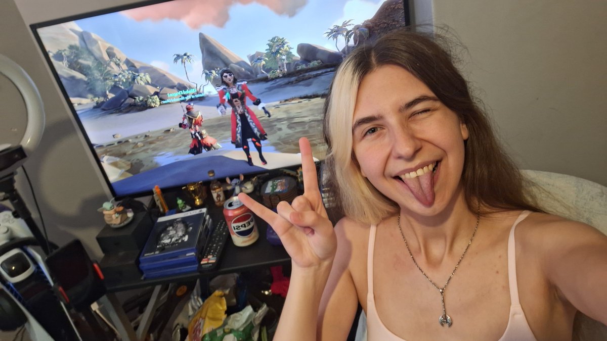 pressqforquinn's tweet photo. Need to make lots of money this Gold & Glory 💃 Let's see if this goes well with my pirate comrades! ☠️
🧨🪙 https://t.co/8IMyYWvXM5 🪙🧨
#pirate #seaofthieves #letsplay #twitch #multiplayergame #coopgame #gaming #gamergirl #metalhead https://t.co/wY6YUlt8pc