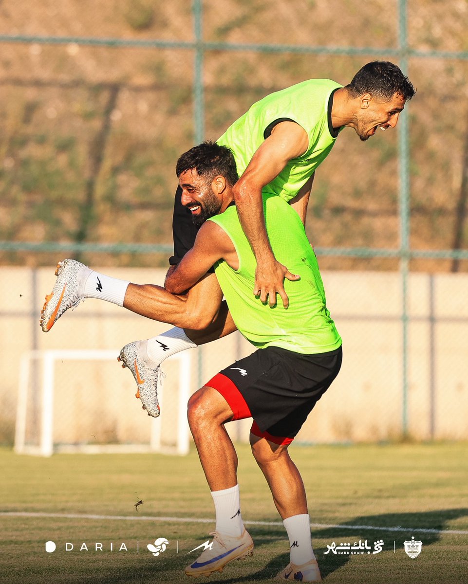 1Alibz's tweet photo. همدلی؛
آنچه یک تیم را فراتر از #فوتبال، کنار هم نگه می‌دارد.

#پرسپولیس https://t.co/52ojJ8OWhT