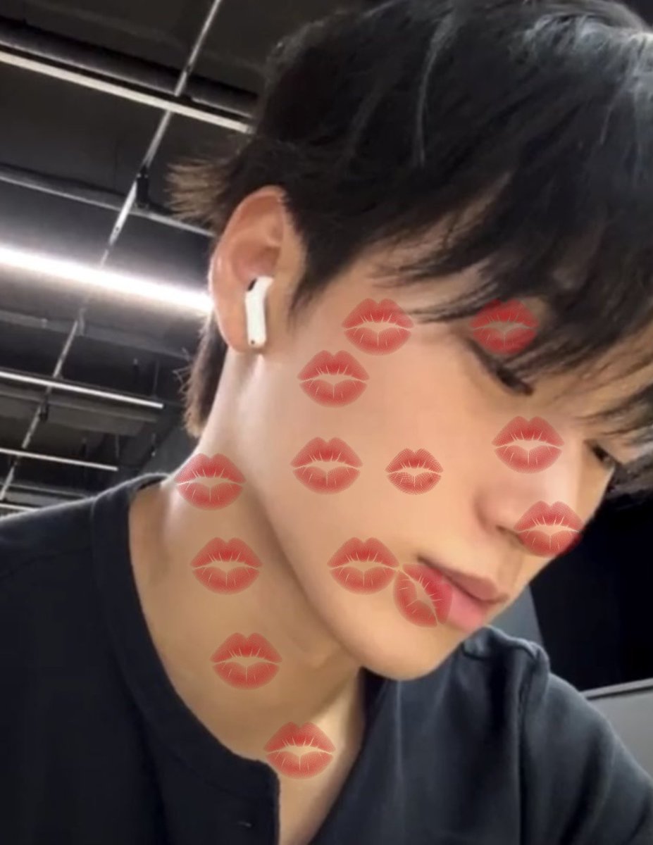 choi_mito's tweet photo. ahhh if i could just get my hands on choi san for one second…….. https://t.co/UjM7mN9d6Z