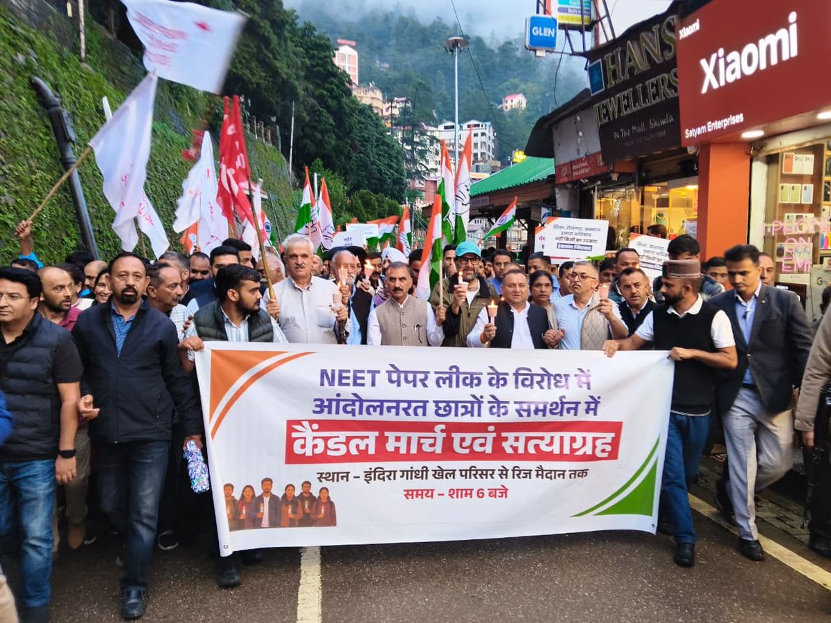 INCIndia's tweet photo. आज हिमाचल प्रदेश के कांग्रेस कार्यकर्ताओं ने मुख्यमंत्री @SukhuSukhvinder जी और प्रदेश अध्यक्ष विनय कुमार जी की मौजूदगी में विशाल मार्च निकाला।

छात्रों पर बर्बरता करने वालों के ख़िलाफ़ कड़ी कार्रवाई हो और नरेंद्र मोदी देश से माफ़ी मांगें। 

हम देश की युवा शक्ति के साथ हैं, उनके लिए लड़ते रहेंगे ✊🏼

📍 हिमाचल प्रदेश