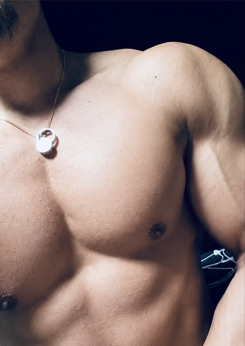 heyboy0811's tweet photo. 今年は減量しないから去年の写真で許してね💪
明日は海の家〜📍

#筋肉
#筋トレ
#ジム
#日記
#江ノ島
#逗子
#葉山 https://t.co/A7uLUxErzK