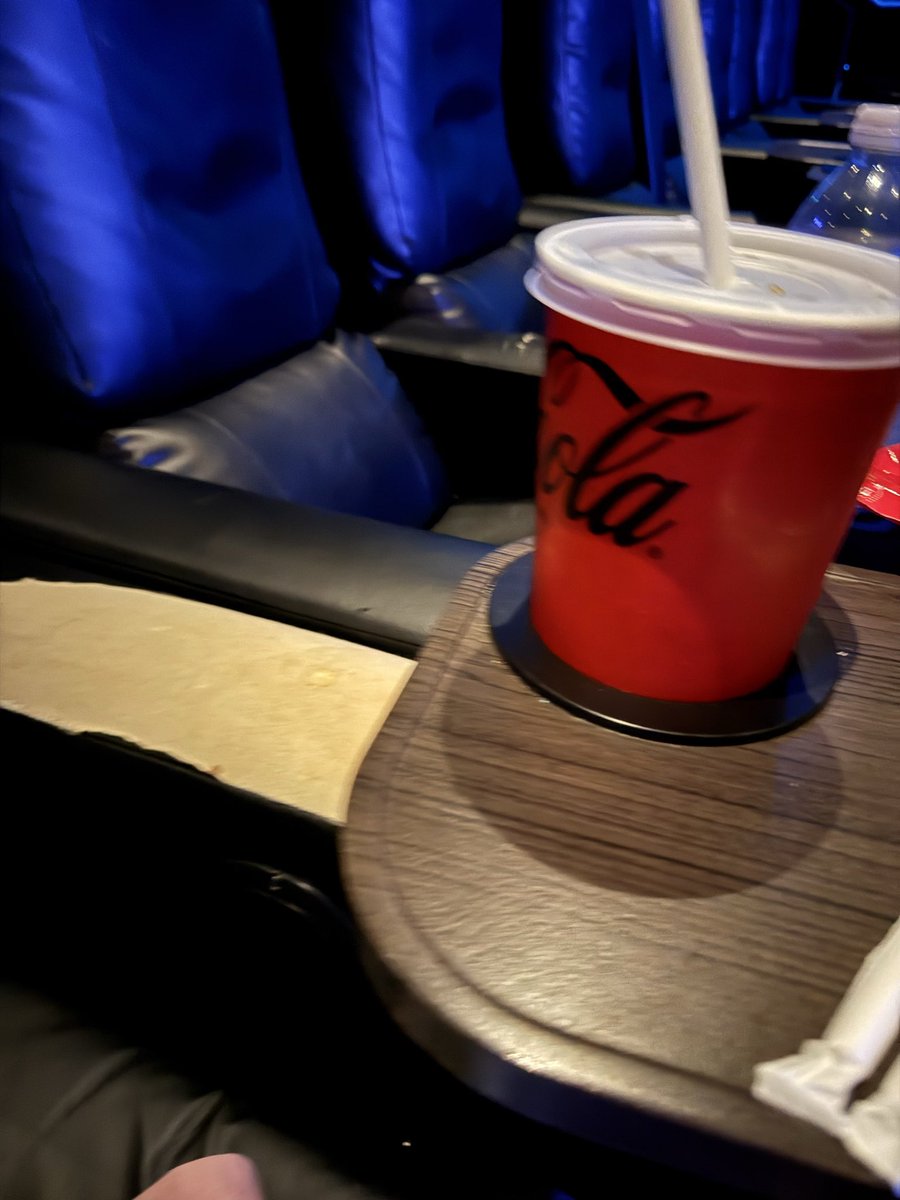 zmhix's tweet photo. Horrible experience at Odeon luxe broadway. Seats are atrocious @ODEONCinemas https://t.co/3h5TyYkK4l