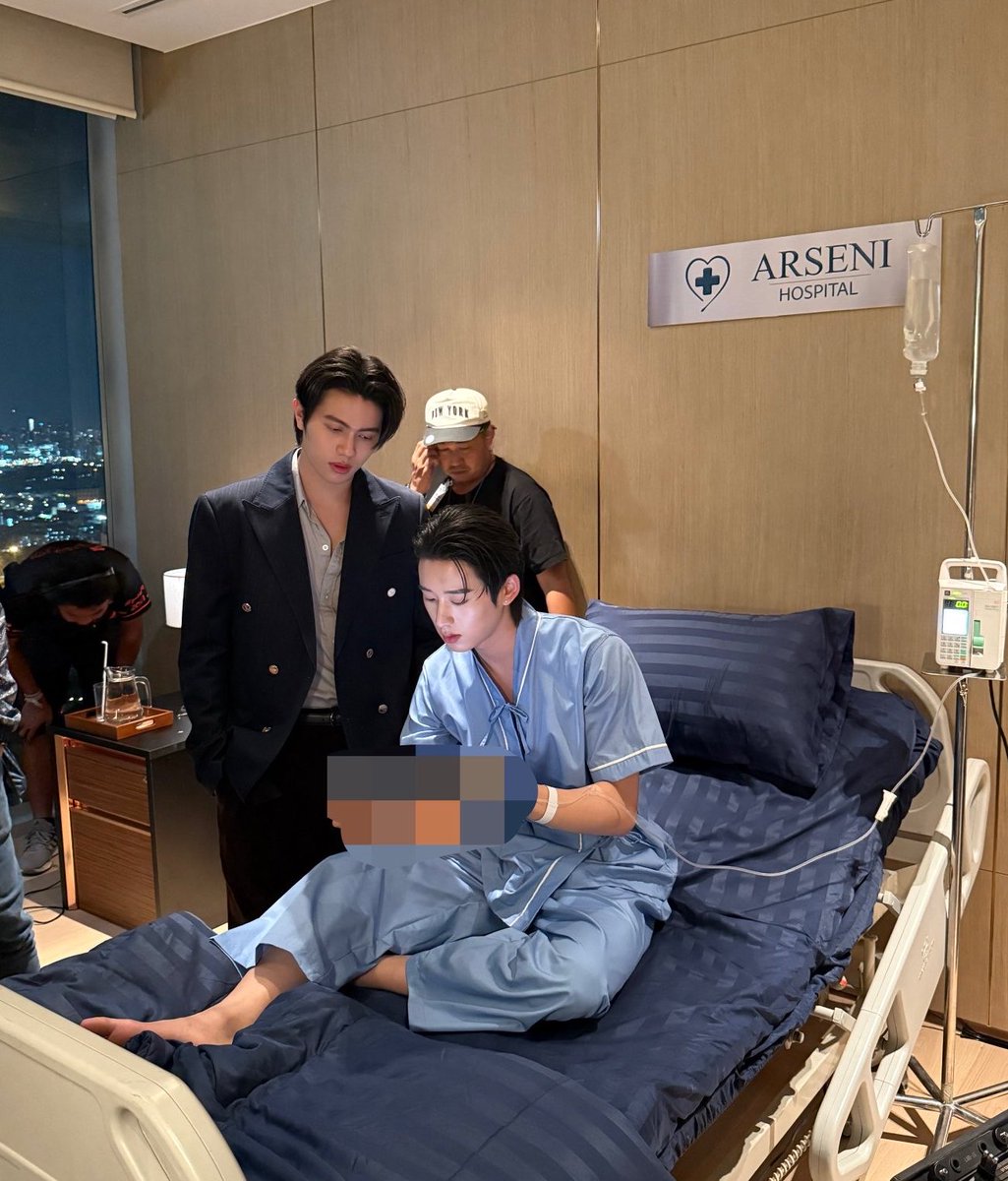 blancheandbluu's tweet photo. เคะที่แกร่งสุดในปฐพีปะ โดนยิงเข้ารพ.ไม่ถึงวันออกมากลับบ้านพร้อมเมะแล้ว ใครไม่งง ผมงง นี่แหละคนที่จะเปนคนรักของหัวหน้าอาเซนี่คนถัดไป https://t.co/CmFoYmUMhC