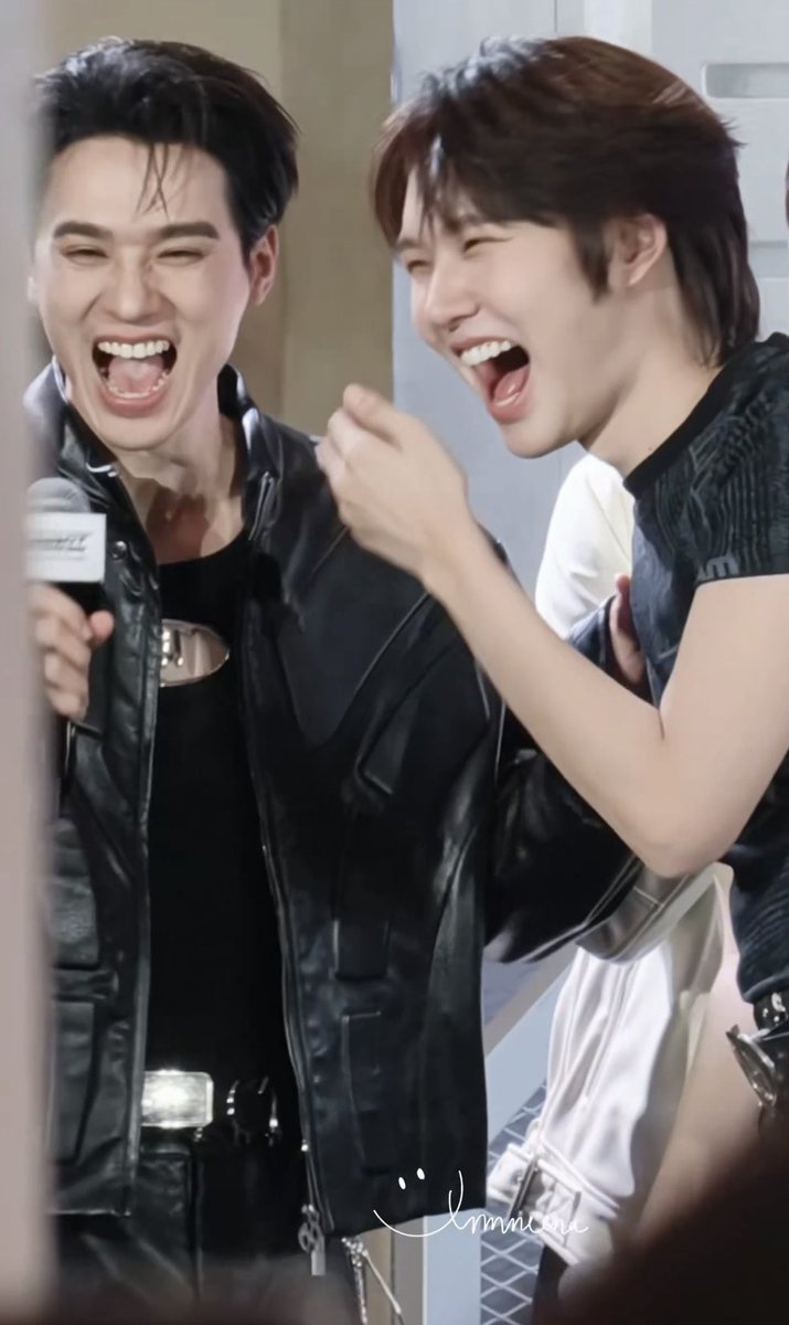 mynymild_'s tweet photo. หน้าเหมือนกันจิง องศาการอ้าปากขำยังเหมือนกันเลยอ่ะ 55555555 เนื้อคู่มาก https://t.co/rDw4a6grTd