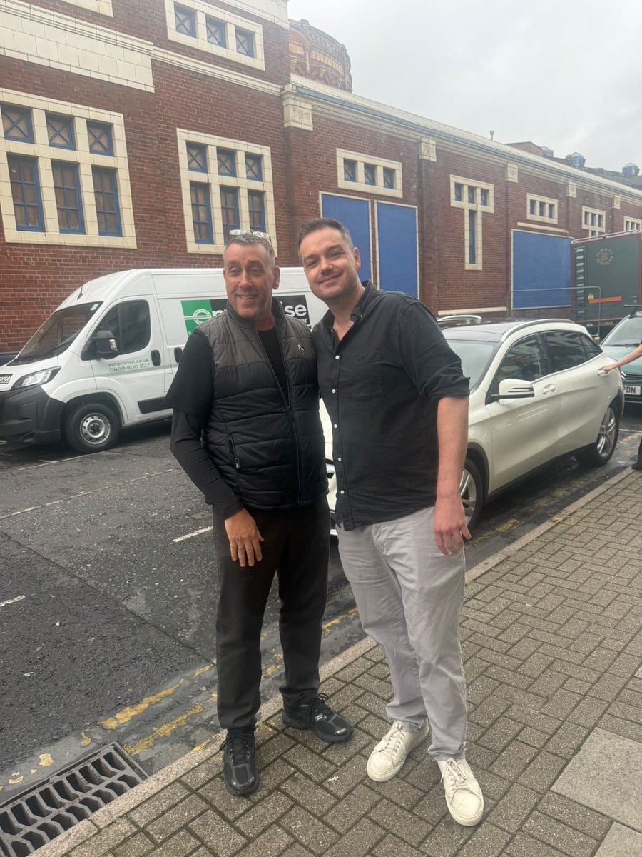 ColinHopkins70's tweet photo. Met the legend @DanDartsDawson outside Winter Gardens today.
Nice chap, top commentator! https://t.co/dE9VcJdNWp
