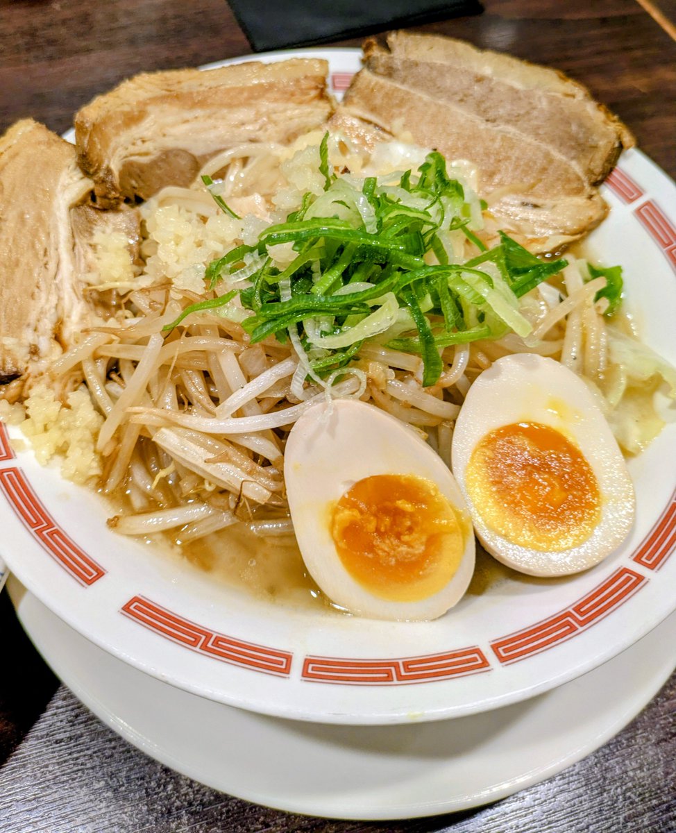 kyoko000's tweet photo. バーミヤンのラーメン美味しかった～チャーシュートロトロ！
冷やし麻辣湯も食べやすかったYOUKIのラー油もよくあう～ https://t.co/tDOG91Eslp