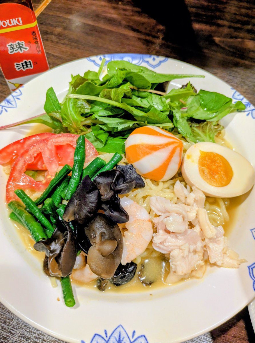 kyoko000's tweet photo. バーミヤンのラーメン美味しかった～チャーシュートロトロ！
冷やし麻辣湯も食べやすかったYOUKIのラー油もよくあう～ https://t.co/tDOG91Eslp