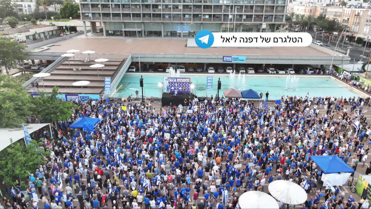 DaphnaLiel's tweet photo. עצרת פתיחת קמפיין הבחירות של הדמוקרטים. 
יו״ר המפלגה, יאיר גולן, מסמן את שלושת הצעדים הראשונים שיעשו אם יבחרו - ״נבטל את חוקי ההפיכה המשטרית, נקים ועדת חקירה ממלכתית ונחוקק את חוקי הנאשם - כך שלא יהיו יותר בממשלות ישראל נאשמים בפלילים.״ https://t.co/ruzht49nQd