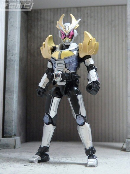 Maha_lover's tweet photo. También aquí están las Legend armors que faltan de Zi-O, son mucho mejores que las de la serie porque al nacer para las figuras de SO-DO son más sobrias y lindas. https://t.co/FMdAOuNYJ9