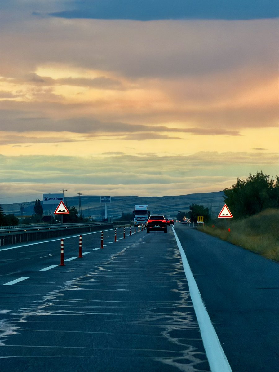 aliezad's tweet photo. The road to where the sun sets 🌅 https://t.co/JvanimdHTd