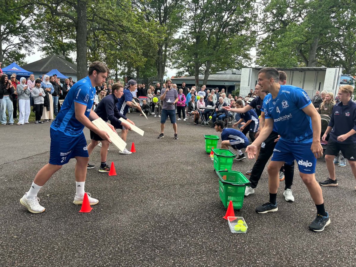 amo_handboll's tweet photo. AC, Simon och Shaban var idag ute och försvarade Amo-färgerna i Olsmässans Mästare. Bra kämpat! 💙💙

#viäramo #alstermo #handbollsligan #handboll #handball https://t.co/w7DRVtqLBy