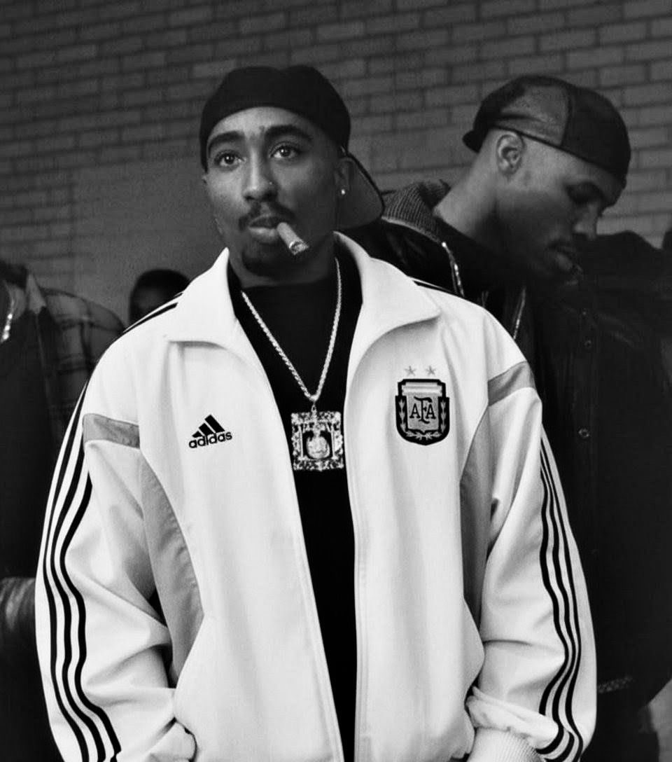 FrenchRapUS's tweet photo. 🚨 HISTORIQUE ! 

UN FEATURING ENTRE TUPAC, EMINEM ET 50 CENT VIENT D’ÊTRE ANNONCÉ AUJOURD’HUI 😱 

« CE N’EST PAS DE L’IA, CE SERA UN VÉRITABLE MORCEAU. » https://t.co/TolqynPnEG