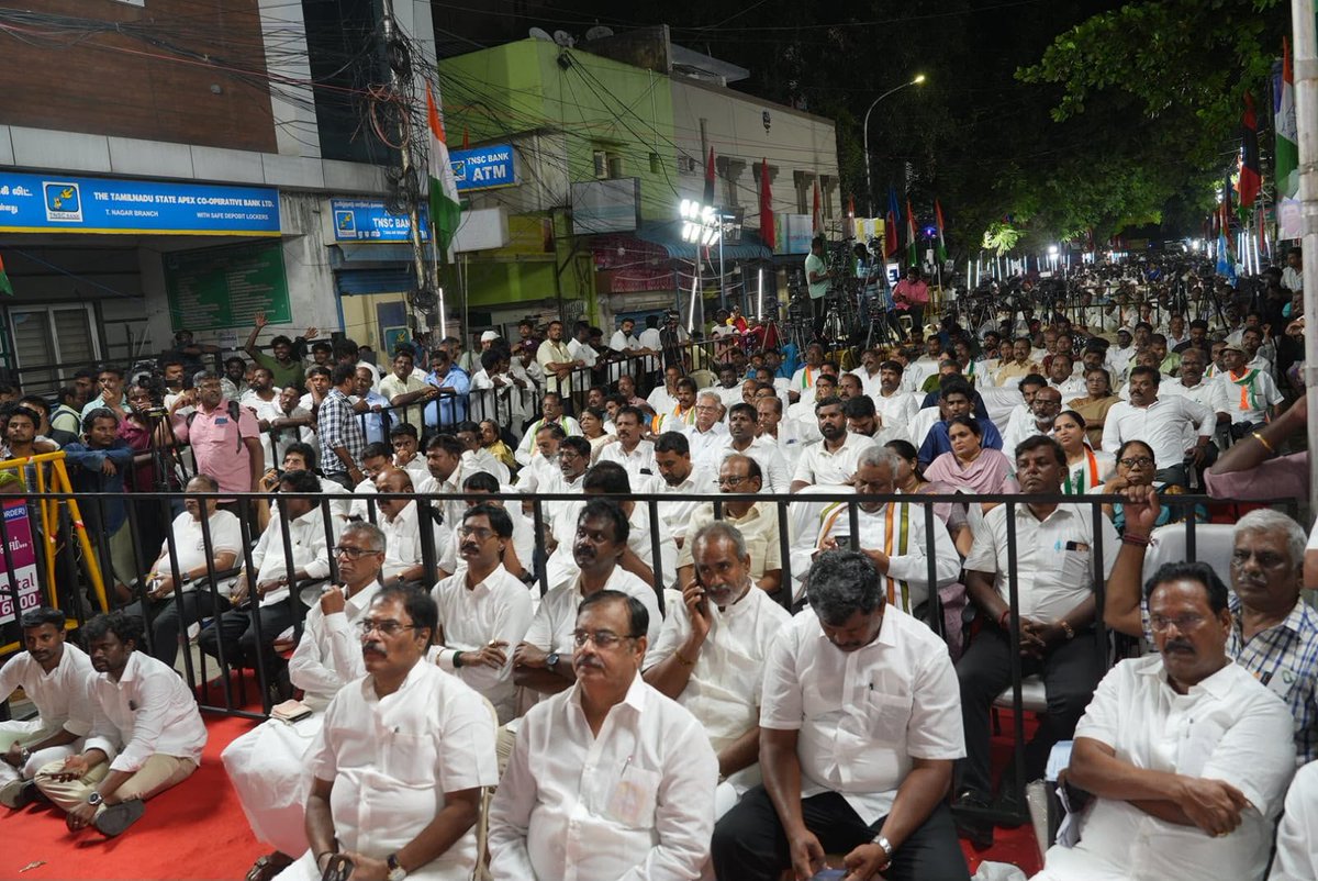 VanniTamizhVCK's tweet photo. நீட்டுக்கு எதிரான போராட்ட களத்தில்..

இன்று (25.07.26) காங்கிரஸ் பேரியக்கம் சென்னை தியாகராயநகர் முத்துரங்கம் சாலையில் ஒருங்கிணைத்த நீட்டுக்கு எதிரான கண்டன பொதுக்கூட்டத்தில் விடுதலைச் சிறுத்தைகள் சார்பில் பங்கேற்று முழங்கினோம்.

@thirumaofficial https://t.co/LEpjH5XbcL