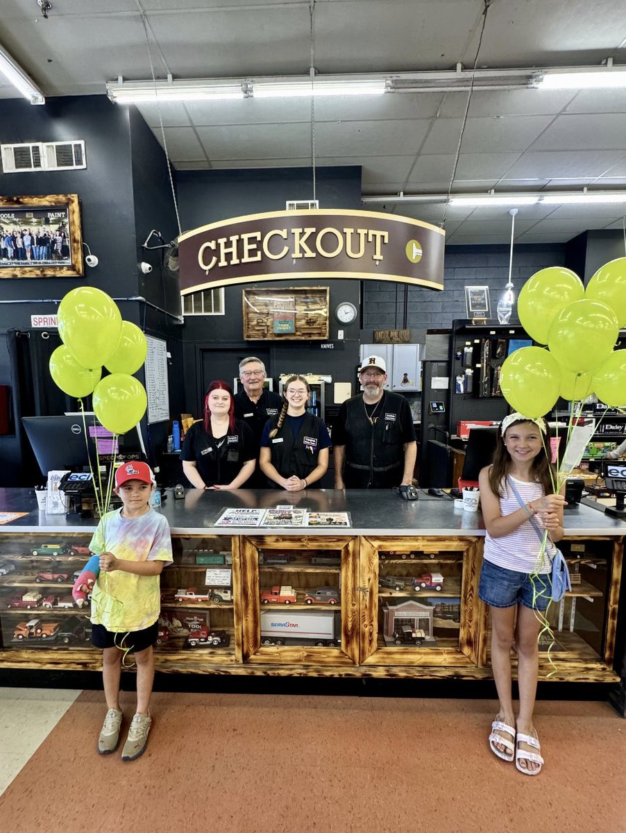 PalmerHome's tweet photo. We are thankful for our July Community Partner, Complete Home Center, for their continued support through third-party fundraising! They recently hosted an awesome Palmer Home Day for us and we loved connecting with the community through these incredibly giving staff members 💙 https://t.co/qd3QZI72wY