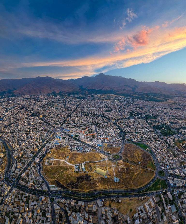 MCTH_ir's tweet photo. هگمتانه، بیست و هشتمین میراث جهانی ایران

هگمتانه، پایتخت باستانی مادها، بر تپه ای در مرکز شهر کنونی همدان قرار دارد و یکی از کهن‌ترین مراکز شهری شناخته شده در فلات ایران است.
این شهر در هزاره اول پیش از میلاد شکل گرفت.

عکاس: سعید صیرفی افخم
 #هگمتانه #شکوه_جهانی https://t.co/JJlM7NfDsO