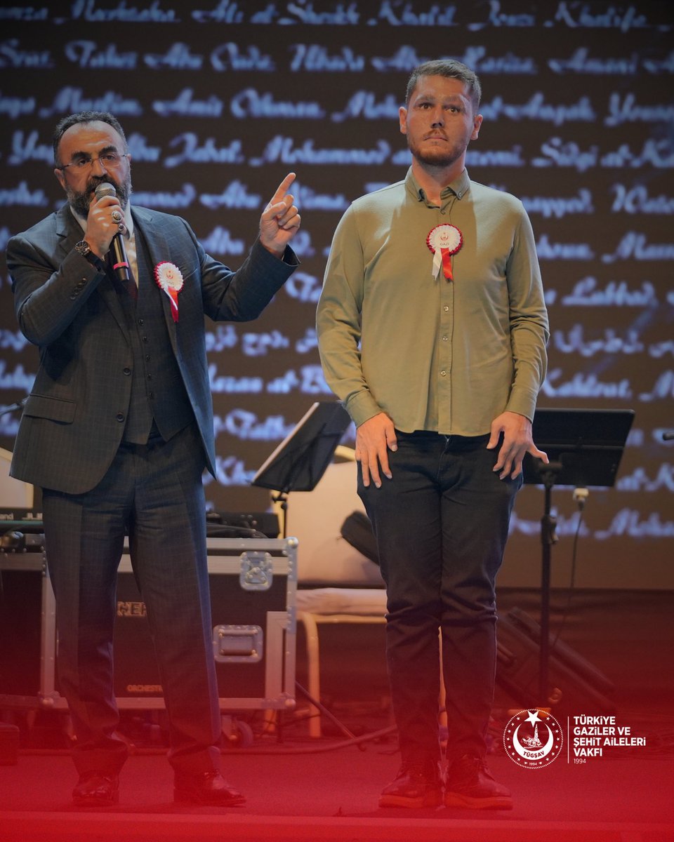 GazilerVakfi's tweet photo. Genel Başkanımız Lokman Aylar, Kubbe Kültür ve Medeniyet Derneği tarafından düzenlenen "Hoş Sadâ Kültür Sanat Buluşmaları" programına katıldı.

Şehit ailelerimiz, kahraman gazilerimiz ve vatandaşlarımızın yoğun ilgi gösterdiği çocuk ve aile şenliğinde konuşan Genel Başkanımız Aylar, ailenin toplumun en güçlü temeli olduğuna dikkat çekti.

Konuşmasında, "Bugün LGBT gibi zararlı akımlarla gençlerimiz, geleceğimiz cinsiyetsizleştirilmeye, milliyetsizleştirilmeye, dinsizleştirilmeye çalışılıyor. Bu zararlı akımlara karşı gençlerimizi korumak, en az vatan savunması kadar önemlidir." ifadelerini kullanan Genel Başkanımız Aylar, sözlerini şöyle sürdürdü:

"Dün Çanakkale son kalemizdi, bugün ise son kalemiz ailedir. Aile; vatan sevgisinin, milli ve manevi değerlerin çocuklarımıza öğretildiği ilk yuvadır. Çünkü aile giderse kimlik gider. Kimlik giderse millet gider. Millet giderse devlet gider. Onun için aileye sahip çıkmak, Türkiye'ye sahip çıkmaktır."

🇹🇷 Güçlü aile, güçlü millet; güçlü millet, güçlü Türkiye'nin teminatıdır. 🇹🇷