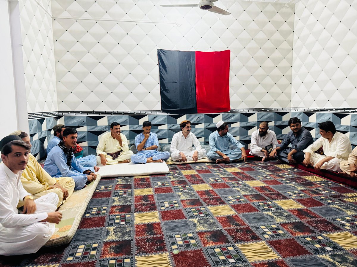 NDM_Official's tweet photo. شمالی وزیرستان: د ملاګان کلي د ملي جمهوري غورځنګ تنظیمي ناسته نن وشوو. په ناسته کې په کلي د راتلونکو تنظیمي فعالیتونو په اړه خبرې وشوې، او د تنظیم د فعال ساتلو لپاره ټولو ملګرو خپل نظرونه وړاندې کړل.
په‌ ناسته کې د ملي جمهوري غورځنګ سیماب داوړ, مشکات خان، بشیر احمد او د نيشنل سټوډنټس موومنټ لاهور صدر طاهر داوړ په‌ شمول ذمه وار ملګري موجود وو.