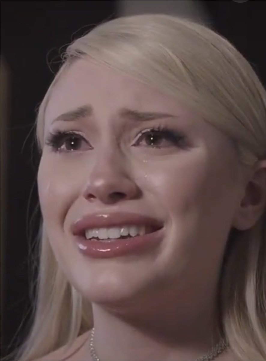 defaultpast's tweet photo. paige getting her teeth filed to look like ariana’s is genuinely fucking terrifying https://t.co/11e81WIw9C