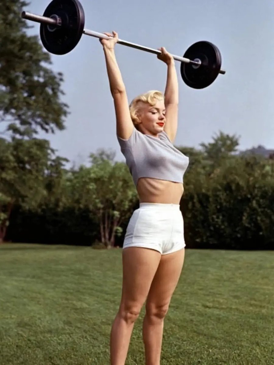 castcredits's tweet photo. Marilyn Monroe ph. Philippe Halsman (1952) https://t.co/eE6TFWjJ6o