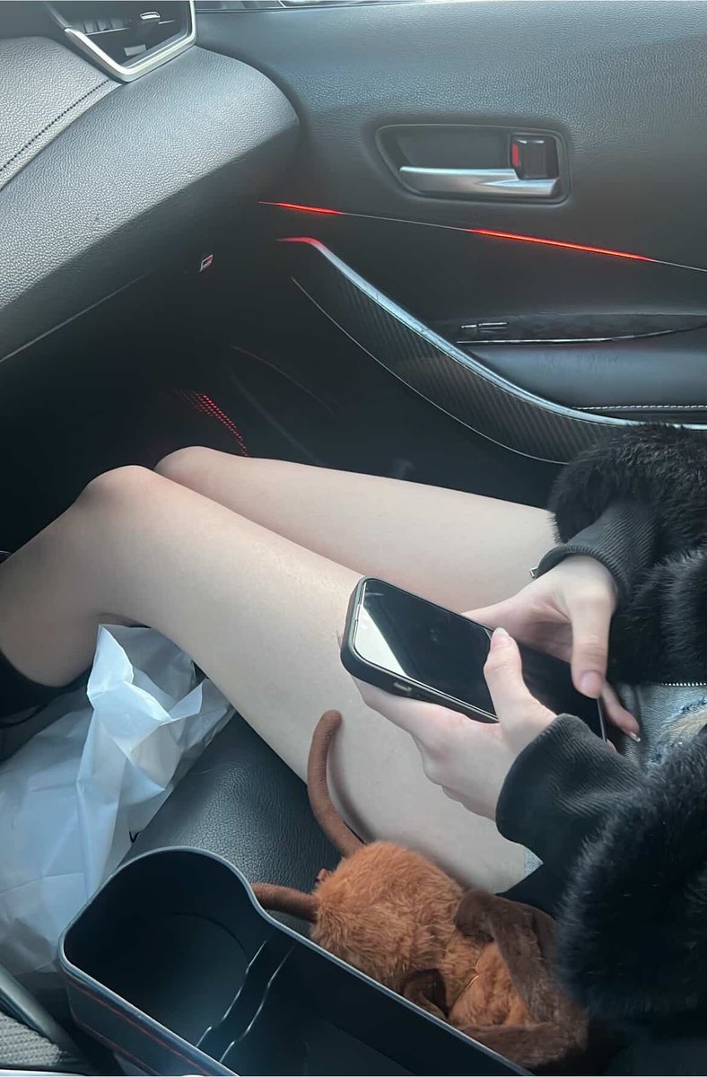 vyenz_180's tweet photo. 我的車感覺像是什麼性愛接駁車 https://t.co/rXMaLWHv4Q