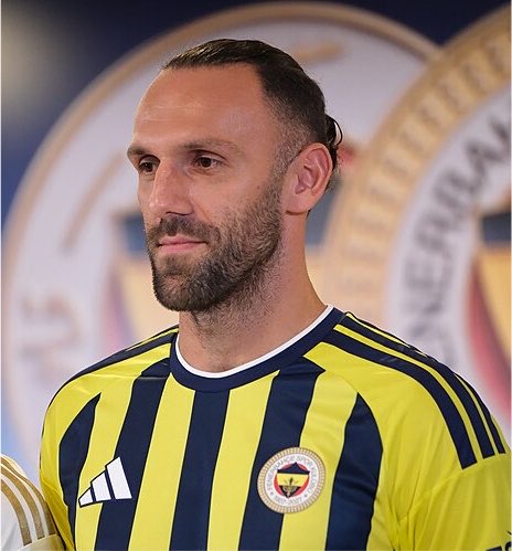 SaracogluSports's tweet photo. - Fetöcü değil.
- Vatan evladı.
- Türkçe biliyor.
- İstiklal Marşını biliyor.
- Her yerde ben Türk evladıyım diyor.

Vedat Muriqi yerli statüsünde sayılmalıdır. https://t.co/KmTahG46cU