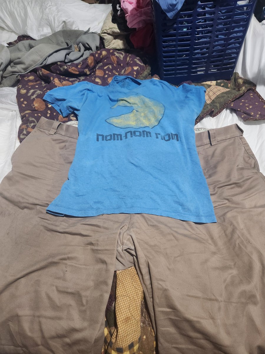 GluttedBorb's tweet photo. It's always fun to look back on how small I used to be~ here is my old T-shirt I used to wear back in 2021 vs pants I wear now. Legit my 2021 waist was the size of my thighs now~ https://t.co/bUPUGWAyHY
