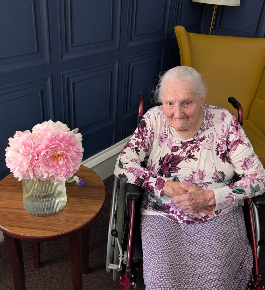 GlasgowWorldUK's tweet photo. Remarkable story of the Glasgow care home that helped reunite and reconnect three sisters, in their 90s after dementia meant they drifted apart
#AD #AbbotsfordHouse #Care #ResidentialCare #Dementia #Elderly #Alzheimers #Scotland #Glasgow
https://t.co/lXaLrIXriV https://t.co/nh7MW9CXeV