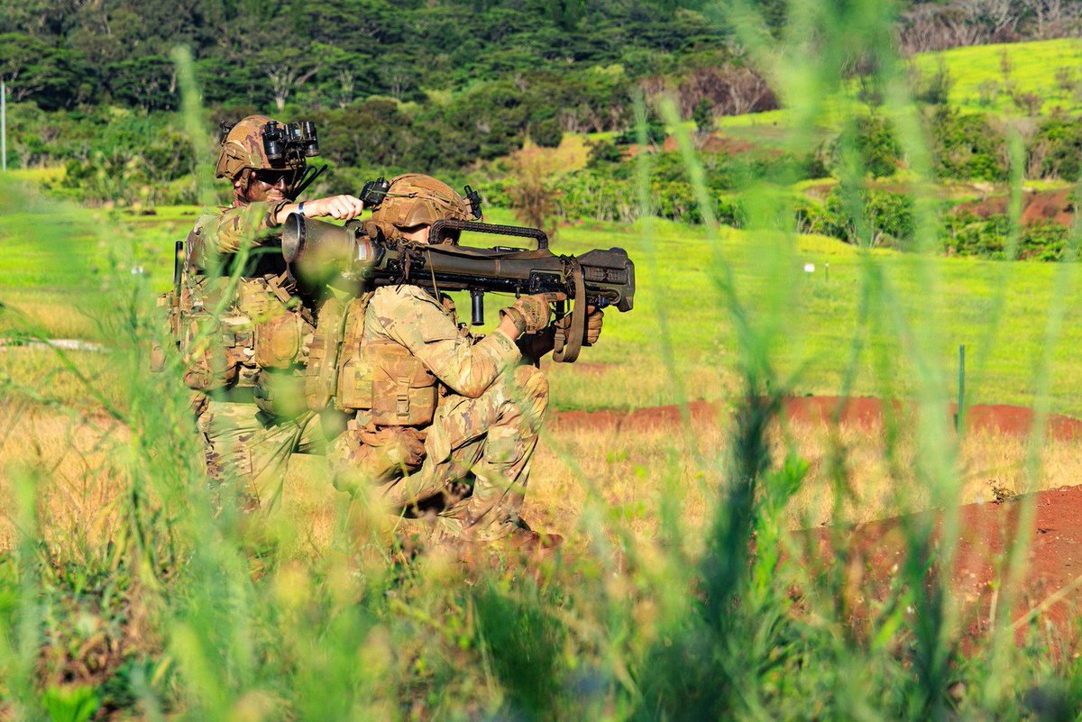 USARPAC's tweet photo. Gimlet infantrymen with 1-21 Infantry honed their fire support coordination during a live-fire exercise. Teams practiced target identification, rehearsed with weapon systems like the M136 AT4, and synchronized their impact assessments. https://t.co/dWvmnRNLWL