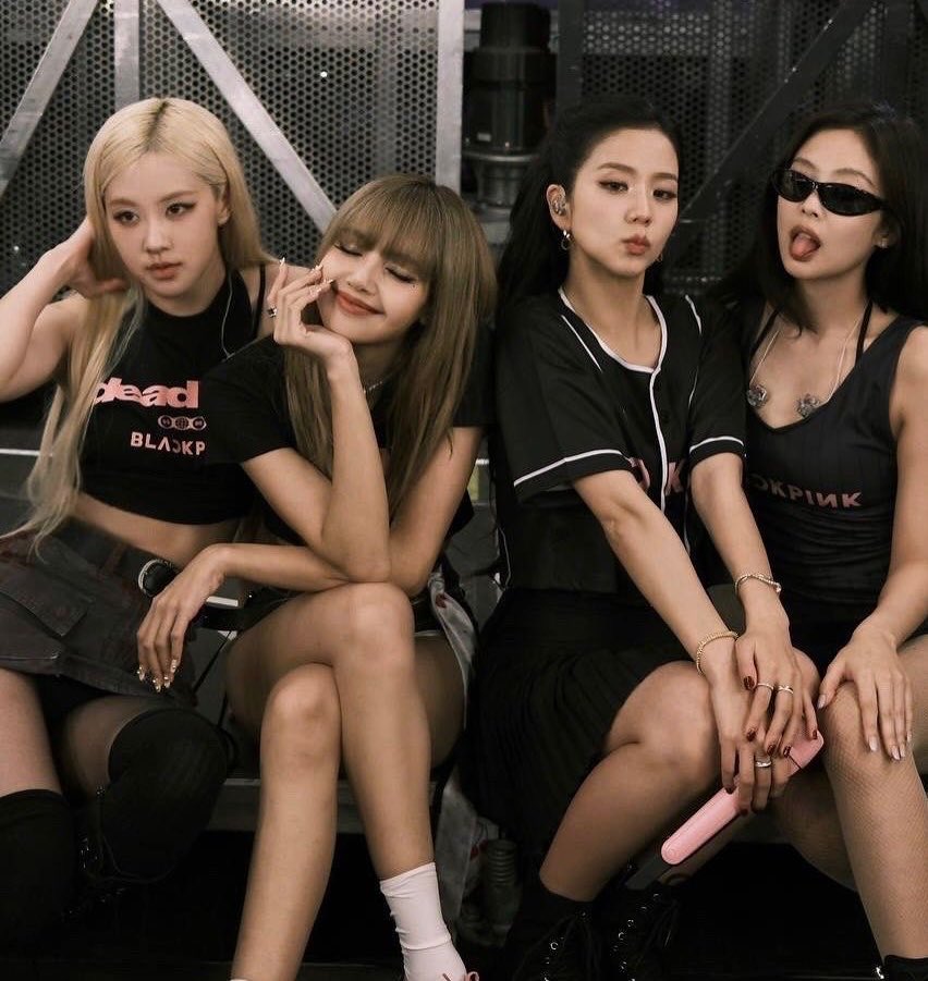 pinksview's tweet photo. divas. https://t.co/jgkKRh8gtZ