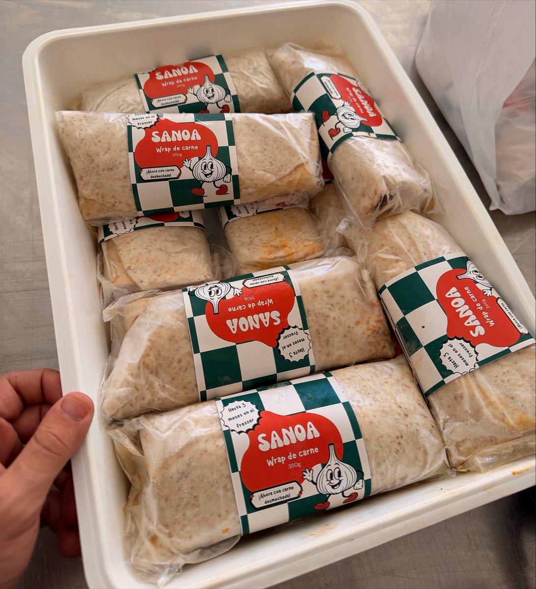 frangss_'s tweet photo. 43g de proteína en un solo almuerzo.

No es un batido. No es un delivery frío. Es un wrap que sacás del freezer, 15 minutos al horno, y listo.

Congelás 14 y tenés dos semanas resueltas.

Proteínas de un delivery promedio: 18g.
Un wrap de Sanoa: 43g.

¿Ustedes comprarían? https://t.co/Zb8fhPlnzm