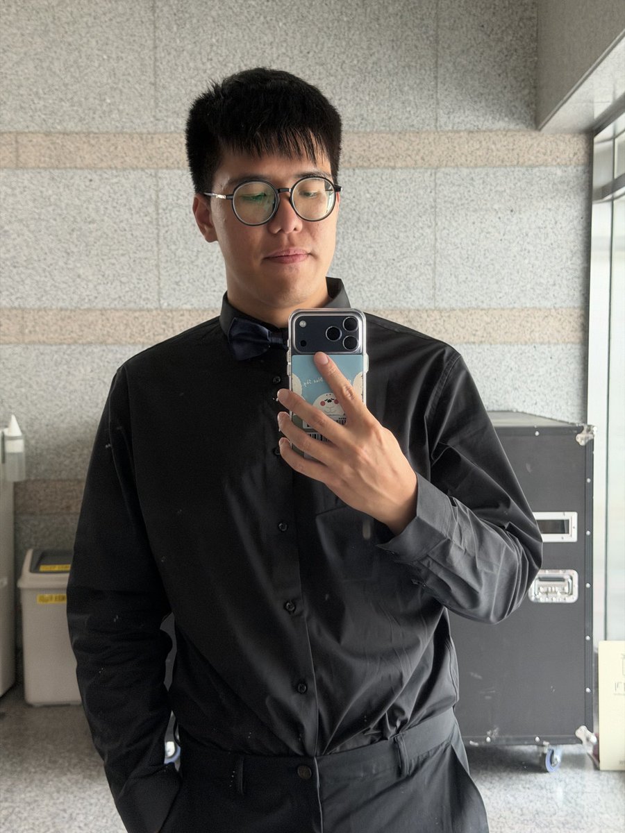 YJSHHuang's tweet photo. 今日演出服 https://t.co/UGRDesjLy3