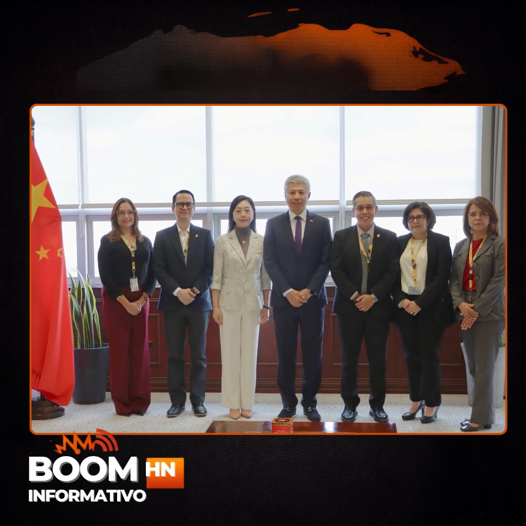 BoomInform64880's tweet photo. El Embajador de la República Popular China en Honduras, Yu Bo, y su esposa Fan Yue visitaron la Universidad Nacional Autónoma de Honduras. Mantuvieron una reunión con el rector Fernández y sostuvieron un intercambio presente y virtual con representantes de hondureños. https://t.co/abmhUEb2Hg