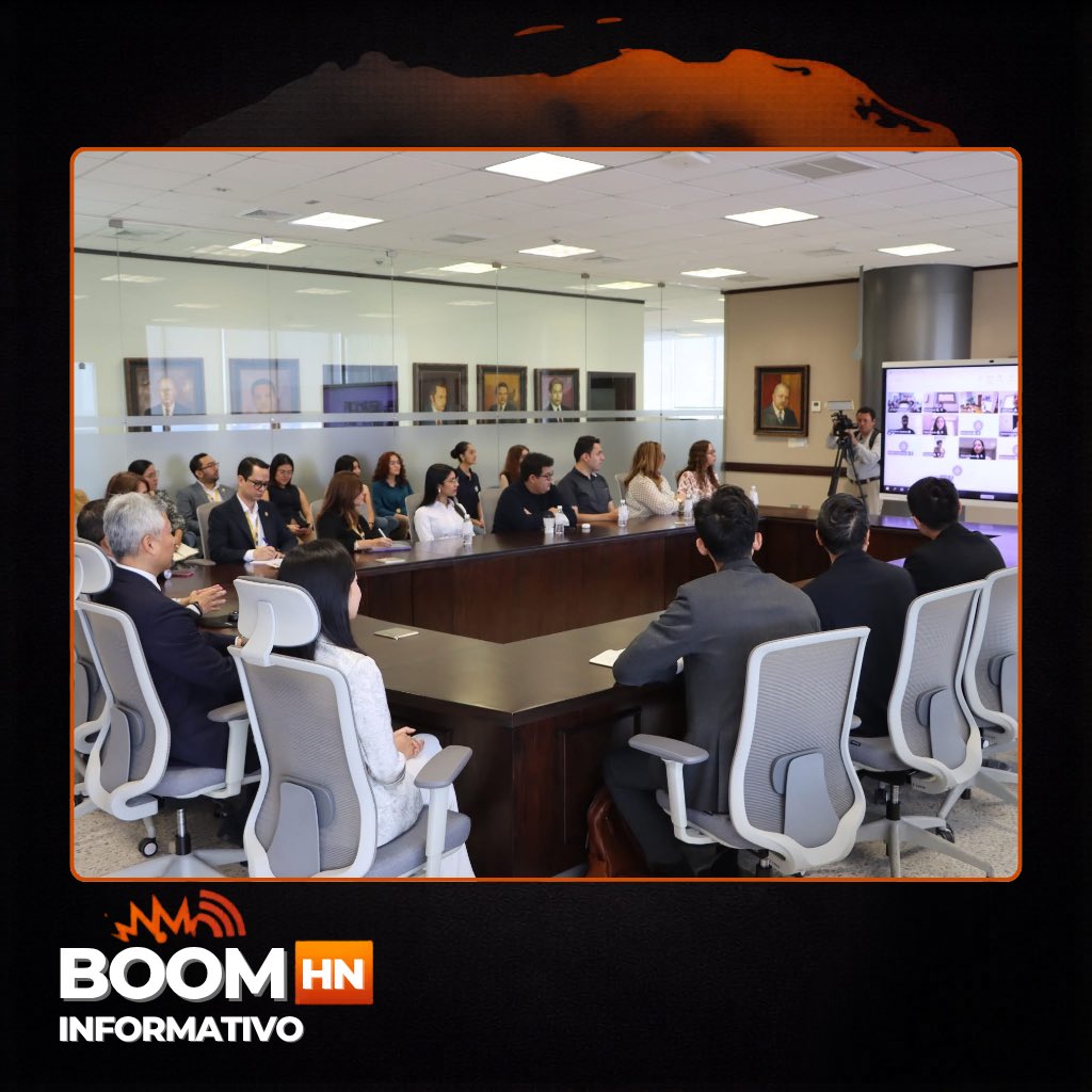BoomInform64880's tweet photo. El Embajador de la República Popular China en Honduras, Yu Bo, y su esposa Fan Yue visitaron la Universidad Nacional Autónoma de Honduras. Mantuvieron una reunión con el rector Fernández y sostuvieron un intercambio presente y virtual con representantes de hondureños. https://t.co/abmhUEb2Hg