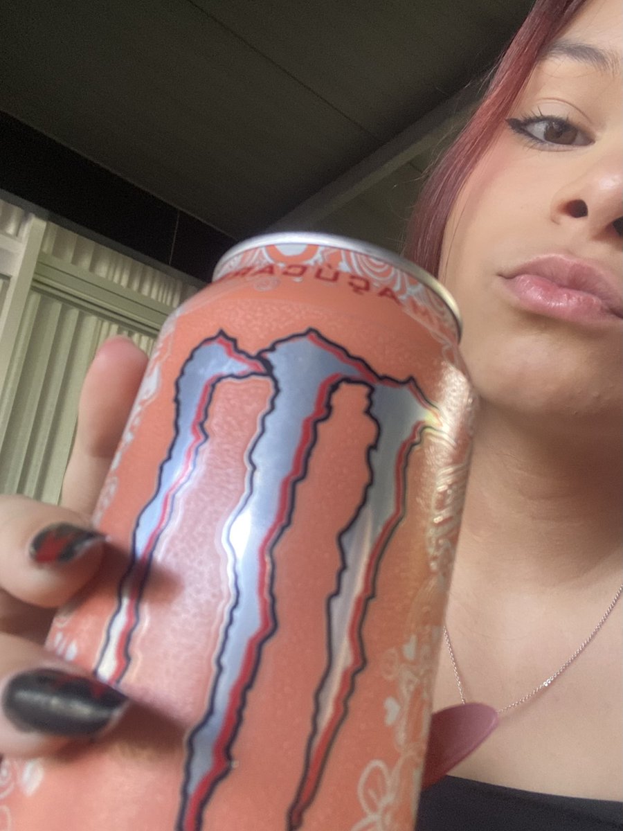 camissinh4's tweet photo. único motivo de eu ainda não ter me matado é pq eu acho que no inferno não tem monster https://t.co/VNVTpBXAz4