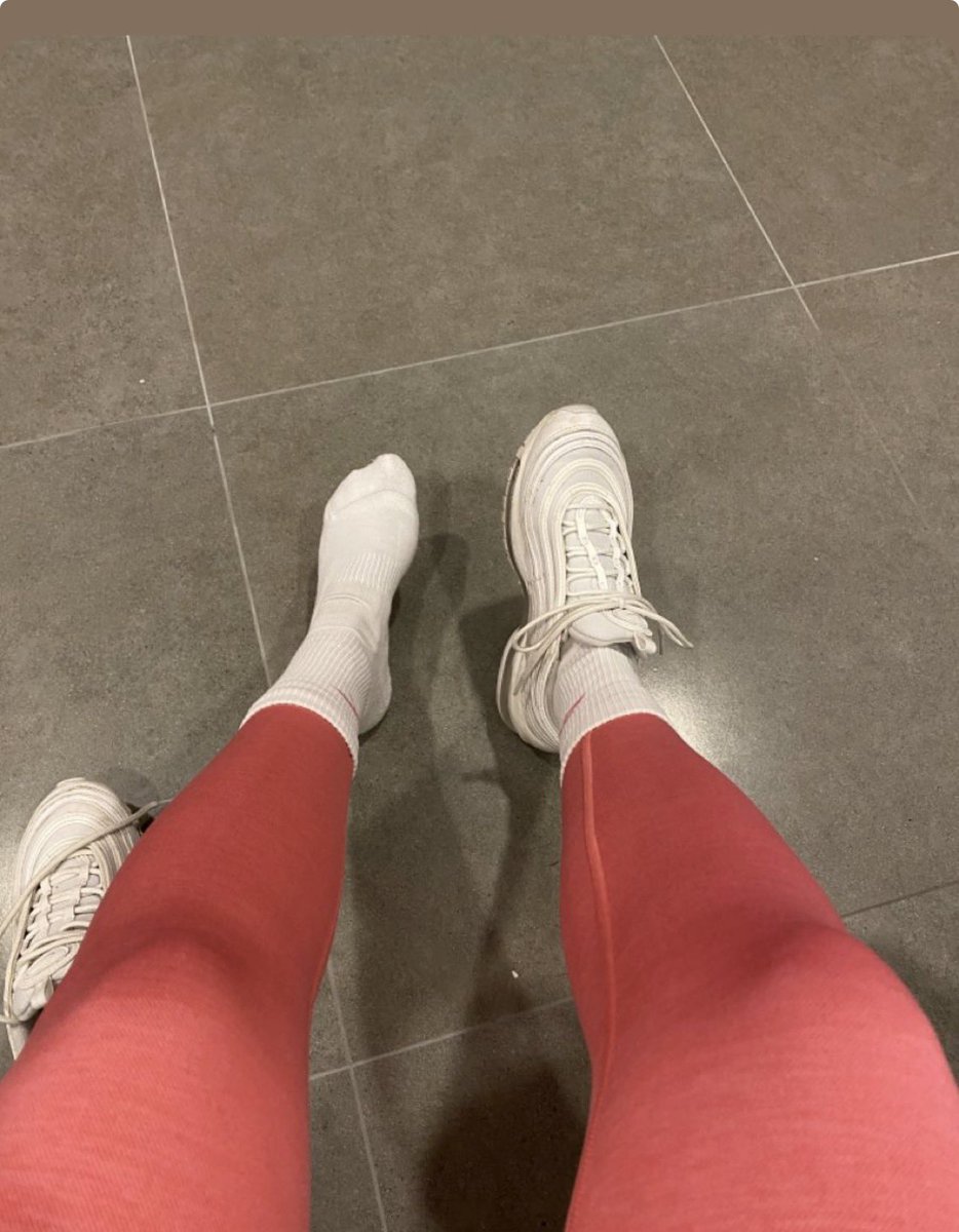 gymqueenemily's tweet photo. The amount of men who find my sock more attractive then they’re own girlfriend / wife on this app https://t.co/VYAvg9Py1Z