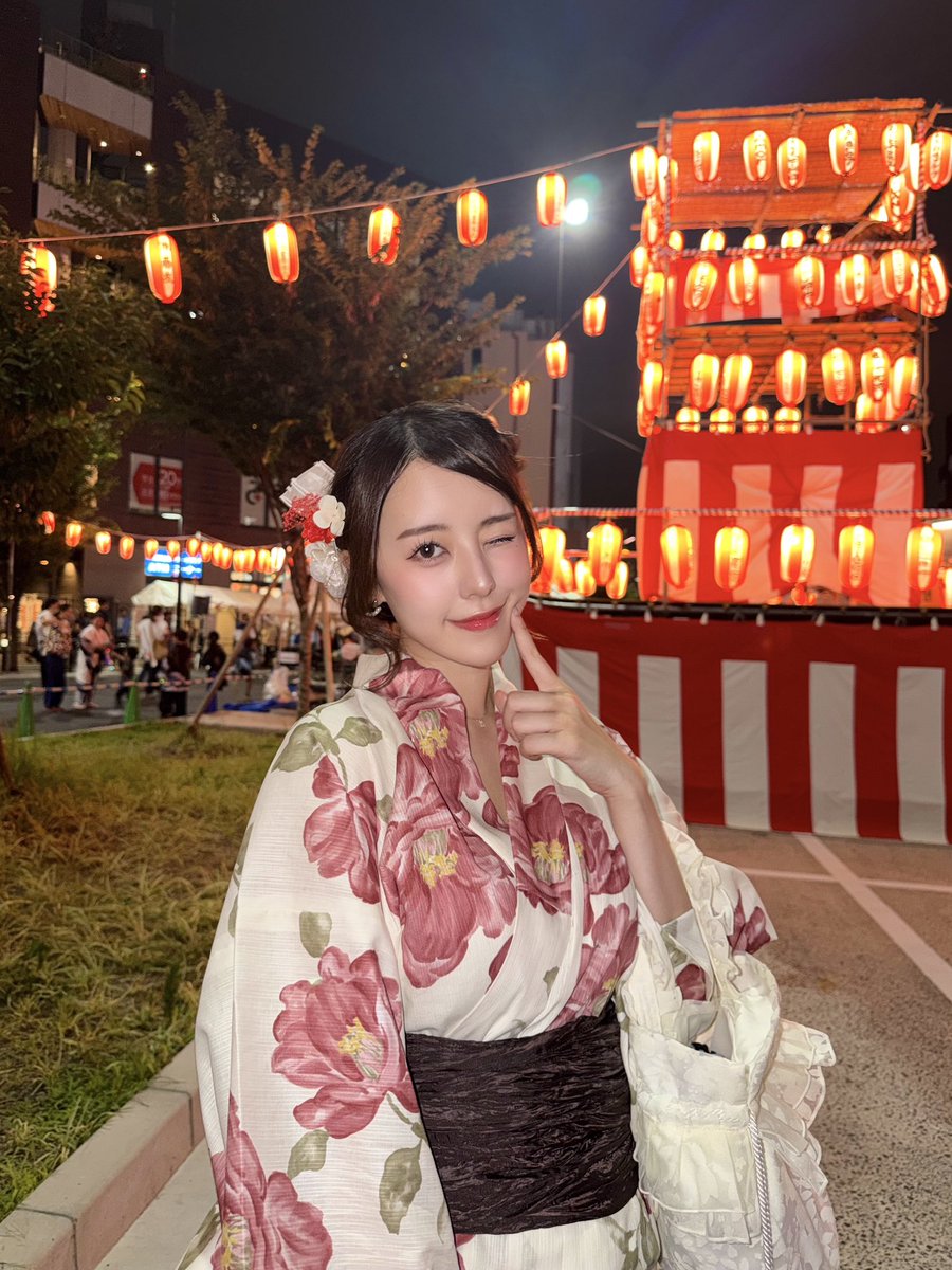 mina_pochico's tweet photo. 今日はお祭り行ってきたよ🏮

プライベートで着れると思わなかったから
嬉しい〜〜👘♡似合うかな？ https://t.co/giJJV1gnut