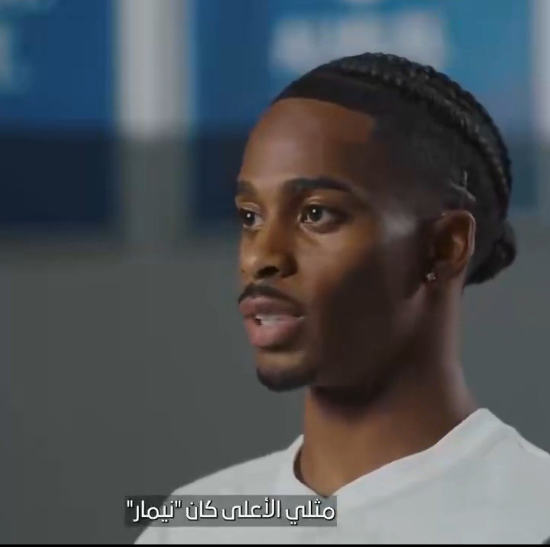 TeamNey10's tweet photo. 🗣 سامرفيل :

قدوتي في كرة القدم هو نيمار . https://t.co/sGvcah8sqn