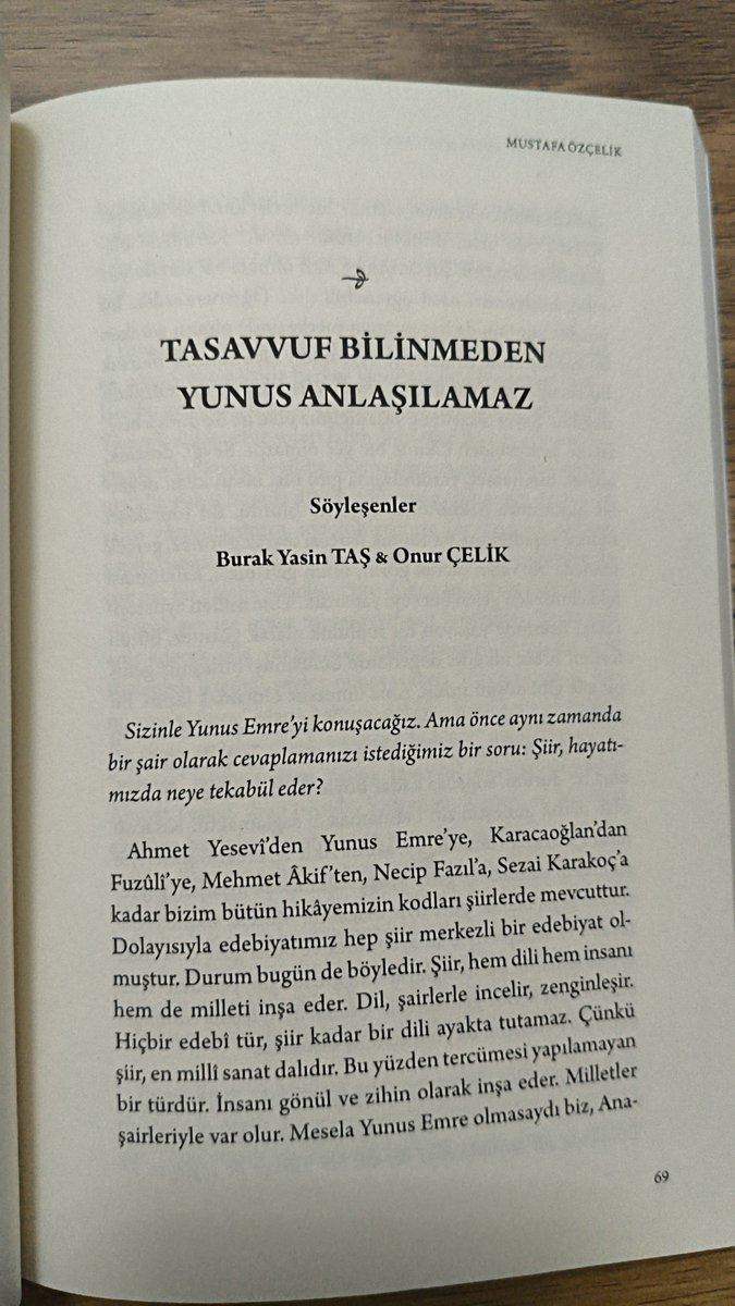 burakyasintas's tweet photo. 2021 yılında basılan, Yunus Emre ile alakalı şimdiye kadar Mustafa Özçelik ile yapılan söyleşilerin derlendiği bir kitap. Biz İstiklal Marşı'nın kabulünün 100. yılına denk gelmesi sebebiyle Yunus ve Akif'i birlikte okuma teklifini sormuştuk. https://t.co/58t79LEbdH