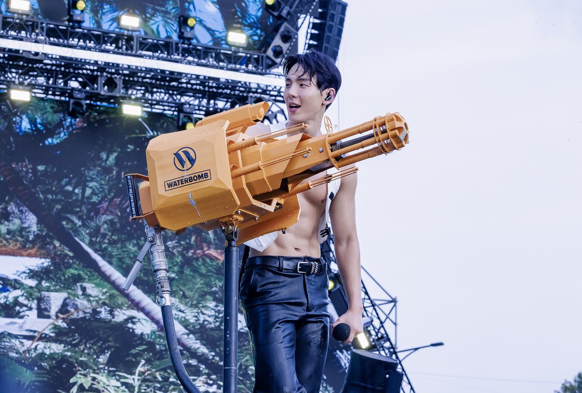 gureeeeeeeeen's tweet photo. #MONSTAX #SHOWNU https://t.co/BUarso4WI0
