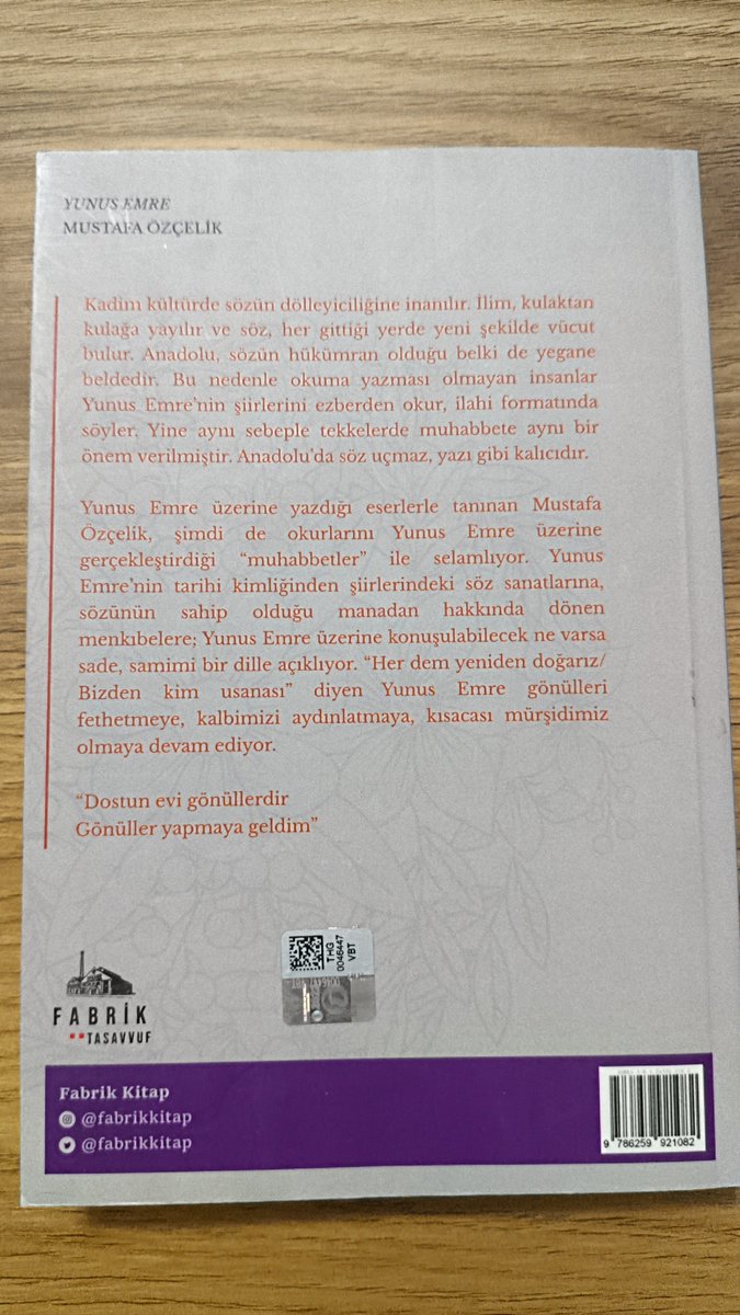 burakyasintas's tweet photo. 2021 yılında basılan, Yunus Emre ile alakalı şimdiye kadar Mustafa Özçelik ile yapılan söyleşilerin derlendiği bir kitap. Biz İstiklal Marşı'nın kabulünün 100. yılına denk gelmesi sebebiyle Yunus ve Akif'i birlikte okuma teklifini sormuştuk. https://t.co/58t79LEbdH