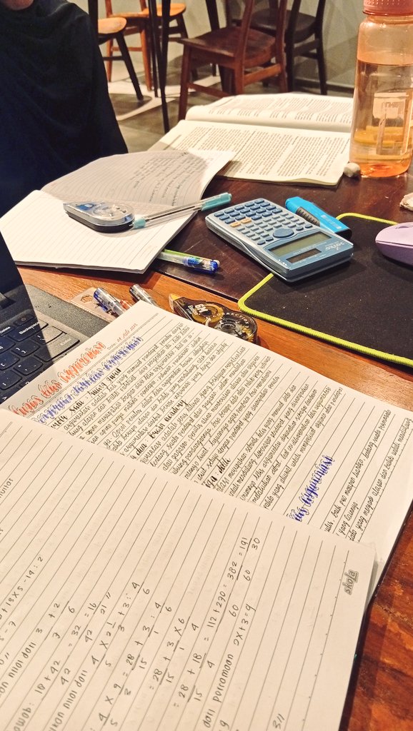 _oikawane's tweet photo. night's study session👀 #studytwt https://t.co/8trCJUXrKU