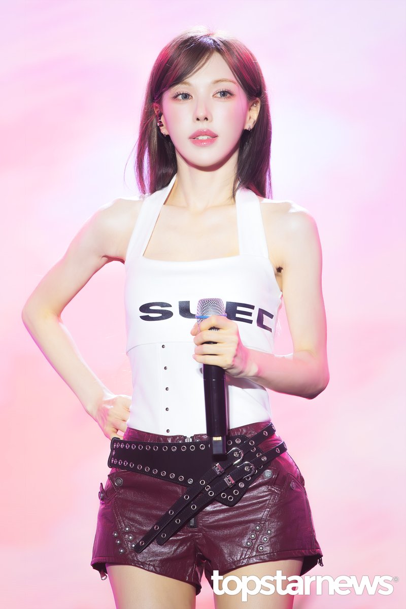 TSN_PHOTO's tweet photo. [HD포토] 레드벨벳 웬디, ‘푸른 눈의 웬디’ (보령머드축제 K-POP SUPER LIVE) #웬디 #WENDY #레드벨벳 #RedVelvet #보령머드축제 #KPOPSUPERLIVE #프리뷰 https://t.co/GksslWnXfx <- Original Photo https://t.co/8wue6YF3Mp
