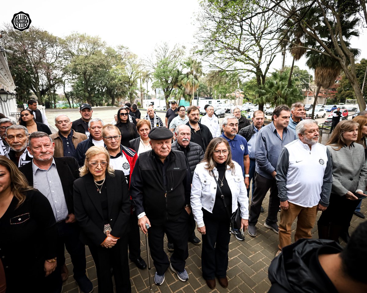 elClubOlimpia's tweet photo. El pasado nos emociona y el presente nos llena de orgullo.

Hoy inauguramos el nuevo Salón de la Gloria de la Institución, un espacio que preserva la memoria de quienes hicieron grande a este escudo y que fue posible gracias al trabajo de la Comisión de Socios Vitalicios.

Un Club que honra su historia, es un Club que nunca deja de crecer.

Y eso es 𝐎𝐋𝐈𝐌𝐏𝐈𝐀.

⚪️⚫️⚪️