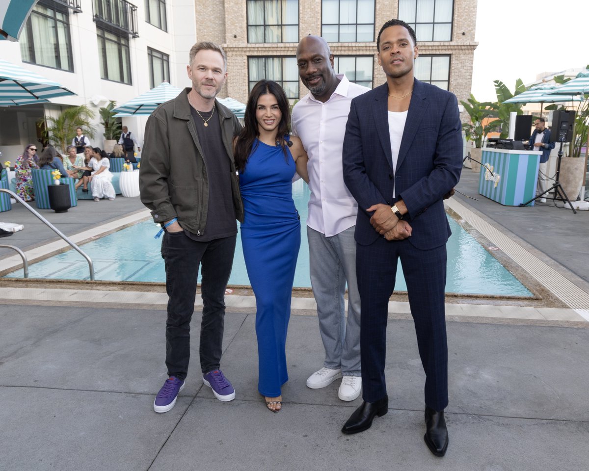 therookie's tweet photo. Consider this your fandom roll call. 📣 Love seeing our faves at #SDCC! https://t.co/wqbw1219ax
