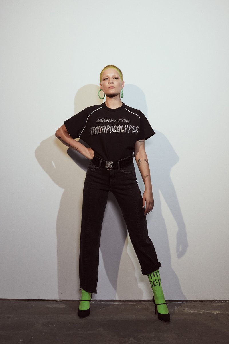 haIseylq's tweet photo. Halsey photographed by Zoey Grossman for FLAUNT Magazine in 2017. https://t.co/Qdy5n7YcID