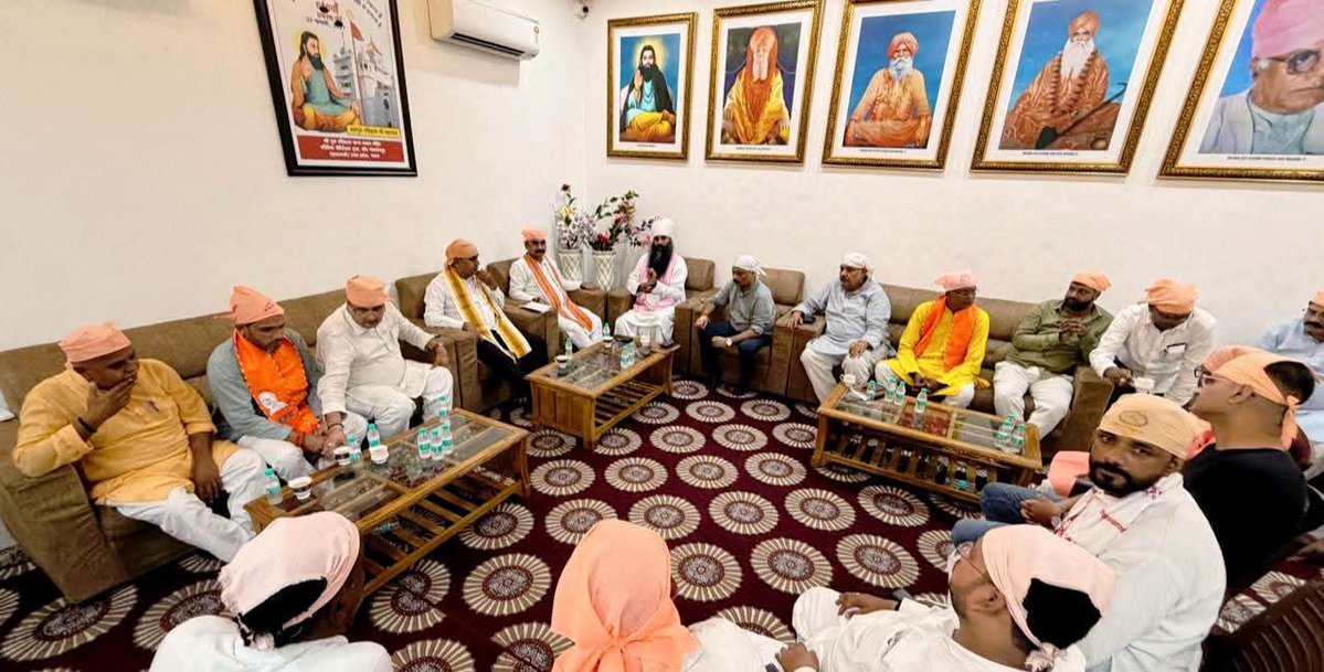 dileeppatelbjp's tweet photo. संत शिरोमणि श्री गुरु रविदास महाराज जी की 650 वी जयंती  'समरसता संकल्प अभियान' के अंतर्गत  दिनांक 29 जुलाई 2026 को श्री गुरु रविदास पार्क शिरगोवर्धन, वाराणसी में एक विशाल 'समरसता संकल्प सभा' होना है, जिसमें भारतीय जनता पार्टी के यशस्वी राष्ट्रीय अध्यक्ष श्री नितिन नबीन जी मुख्य अतिथि के रूप में संबोधित करेंगे।
 
दिनांक 29 जुलाई 2026 को 'समरसता संकल्प सभा' तथा पूजन अर्चन की तैयारी निमित्त के श्री गुरु रविदास महाराज जी के जन्मस्थली मंदिर शिरगोवर्धन, वाराणसी में श्री हरजिंदर दास जी से विभिन्न विषयों पर टोली के साथ चर्चा किया।

 टोली में प्रदेश मंत्री भाजपा श्री अनिल यादव जी,भाजपा के वरिष्ठ कार्यकर्ता, पूर्व प्रदेश उपाध्यक्ष श्री त्रयंबक त्रिपाठी जी, क्षेत्र अध्यक्ष श्री अशोक चौरसिया जी, क्षेत्र उपाध्यक्ष श्री अमरनाथ यादव जी, श्री अनिल श्रीवास्तव, श्री सुरेश सिंह, श्री अशोक जाटव जी आदि प्रमुख लोंग उपस्थित रहे।

@BJP4India @BJP4UP @BJPKashiKshetra @blsanthosh @NitinNabin @idharampalsingh @sunilbansalbjp @ratnakar273