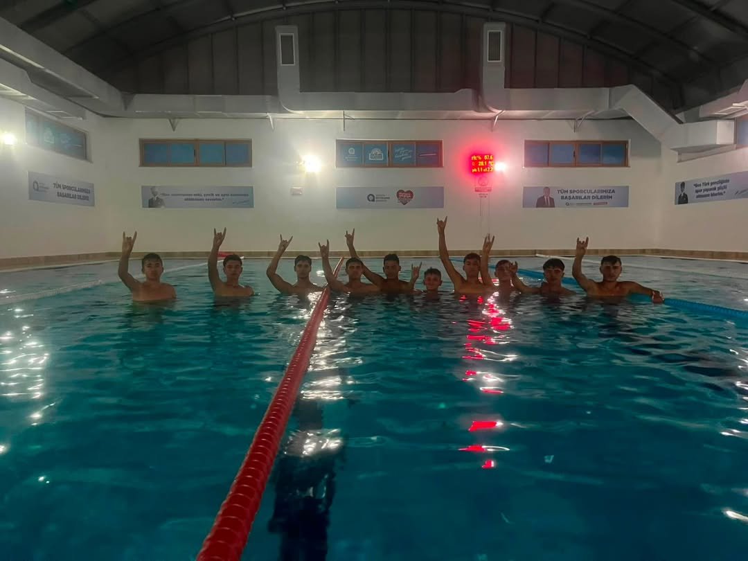AntalyaOcak's tweet photo. Ülkü Ocakları Elmalı İlçe Başkanlığımız, İsmail Gaspıralı Ortaöğretim Yaz Gelişim Programları kapsamında düzenlenen spor faaliyetleri çerçevesinde yüzme etkinliği gerçekleştirdi.

Gençlerimizin bedensel ve zihinsel gelişimlerine katkı sunmayı amaçlayan etkinlik, birlik ve beraberlik içerisinde verimli bir şekilde tamamlandı.

@ayyildirim1
