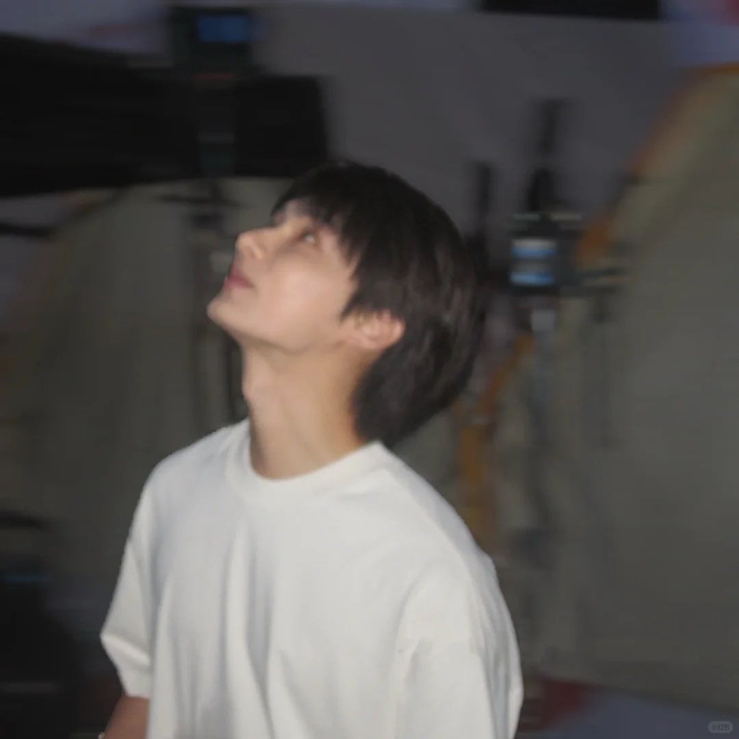 juncheolthinker's tweet photo. 260725 🐱 junhui_moon update 🍃 (1) #文俊辉 #준 #JUN https://t.co/JdpuTI8wlP