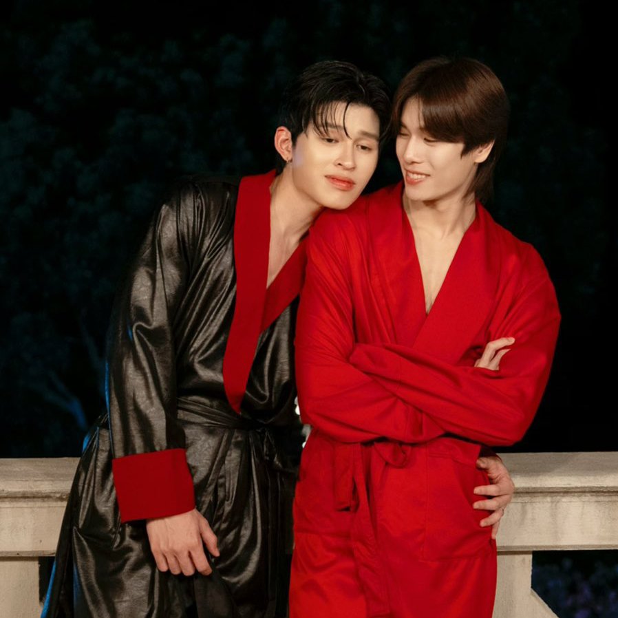 doublepjourney_'s tweet photo. ชอบสีแดงมากจริง ๆ โอบไม่ห่างเลย 😳

#PeachAndMeSeriesEP3 https://t.co/Ob33tqoFCx