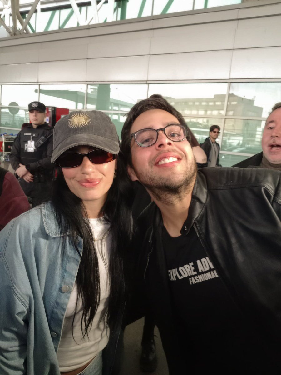 SantiCarranzaa's tweet photo. Hoy cumpli un sueño ❤️‍🩹✨️
Te amo Mariana. Sigo sin creer que me saludaste dos veces, me llamaste por mi nombre y te pude abrazar. Sos inmensa @lalioficial 
#lali https://t.co/dVJODMJ08a